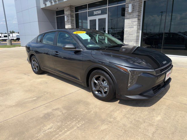 Used 2025 Kia K4 FWD image 3