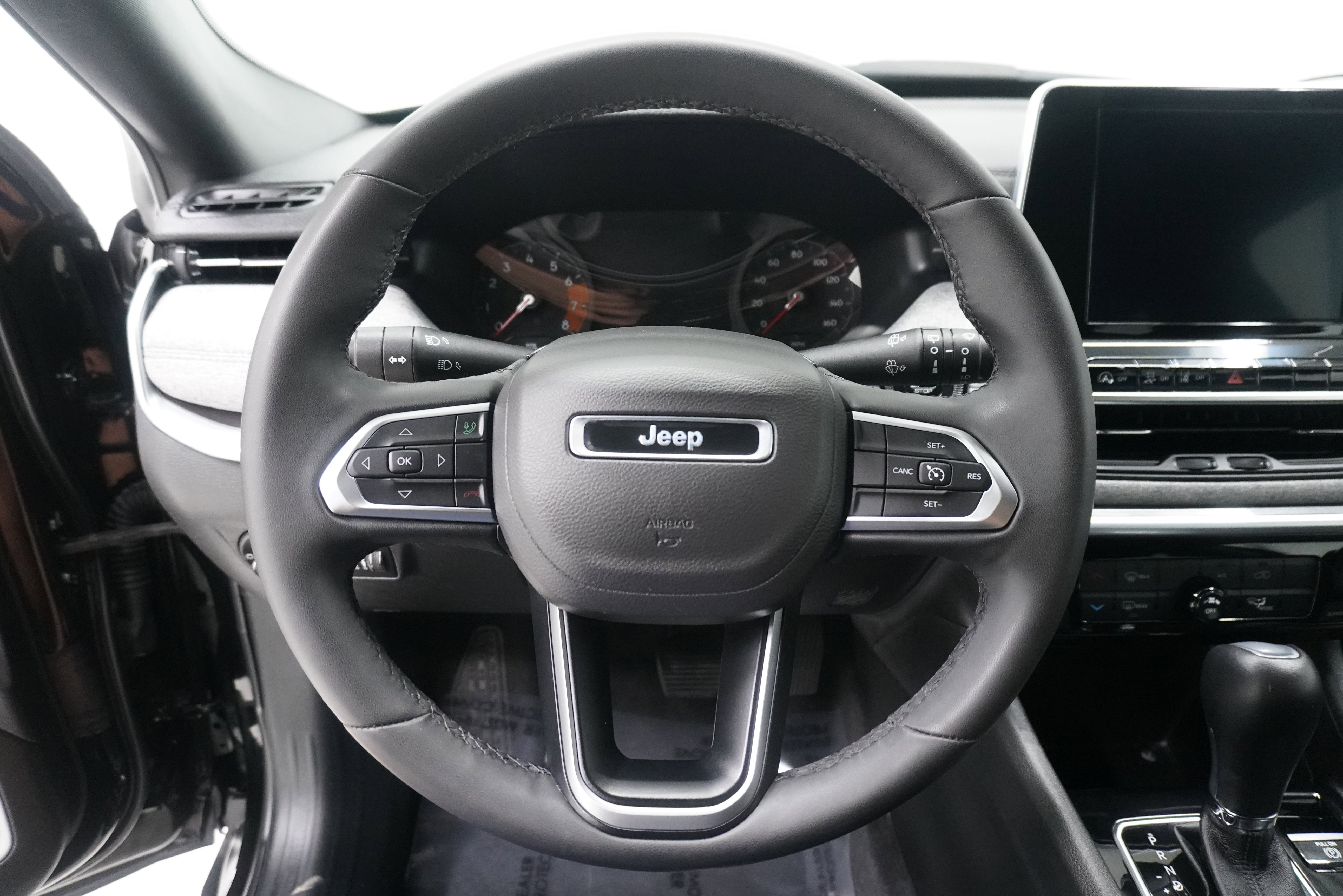 Used 2025 Jeep Compass Latitude image 14