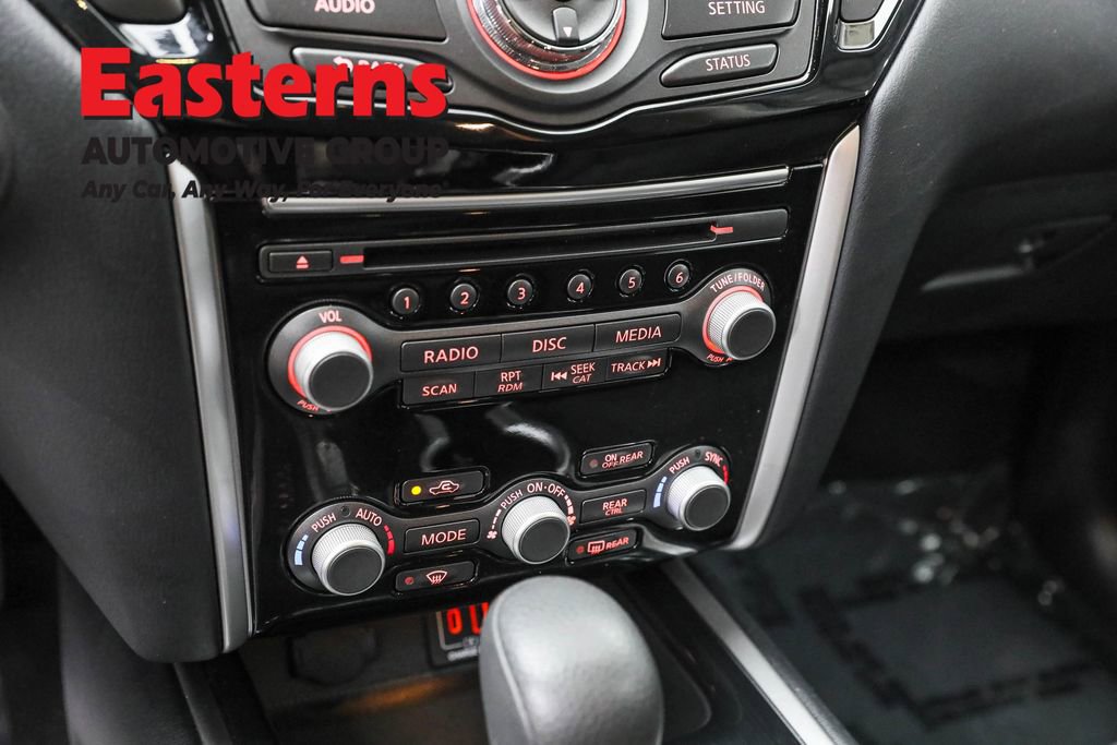 Used 2020 Nissan Pathfinder S image 21