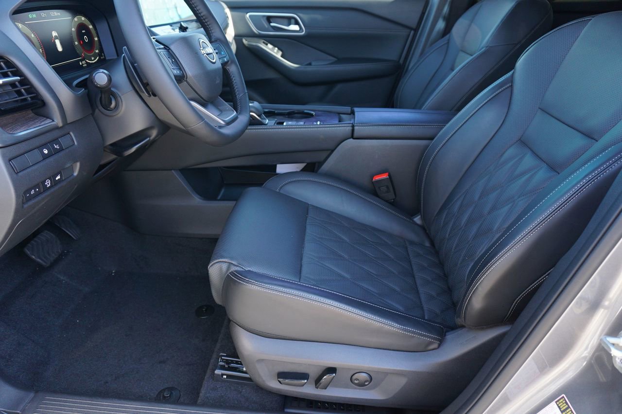 Certified 2025 Nissan Rogue Platinum w/ Platinum Premium Package image 33