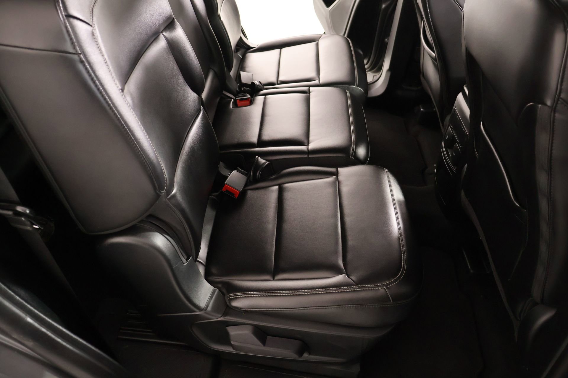 Used 2023 Ford Explorer XLT w/ Equipment Group 202A image 15