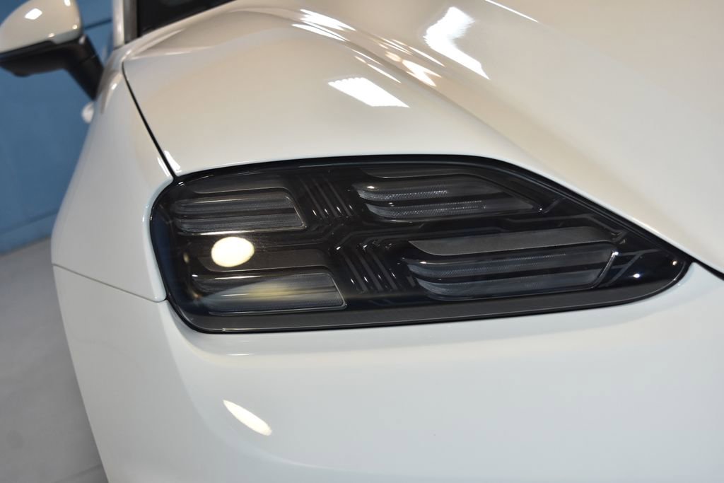 Certified 2025 Porsche Macan Electric image 21