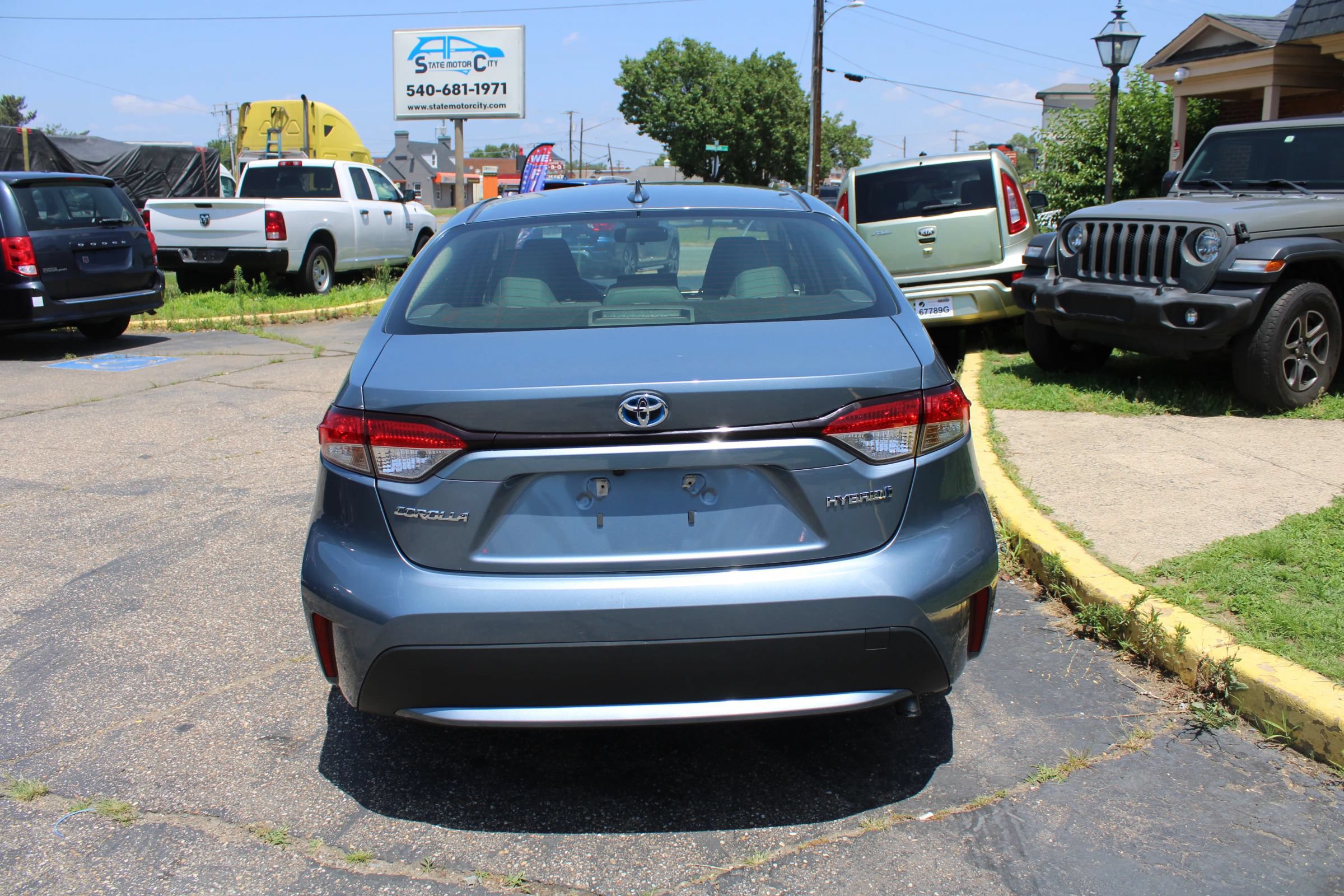 Used 2022 Toyota Corolla LE FWD image 7