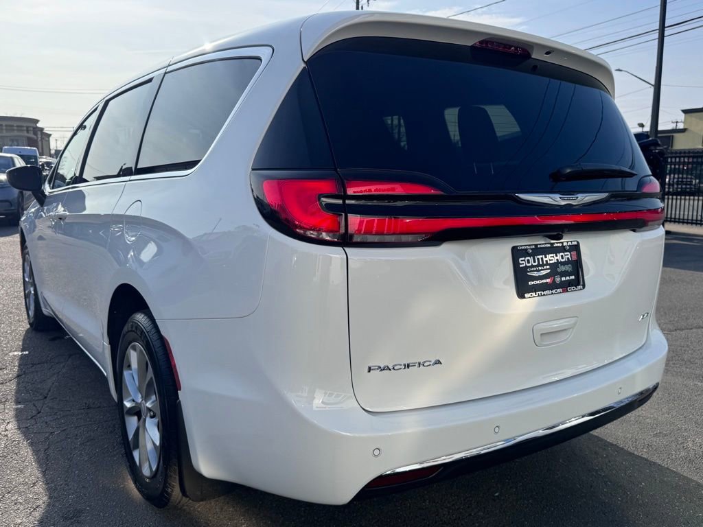 New 2026 Chrysler Pacifica Select AWD/4WD image 6
