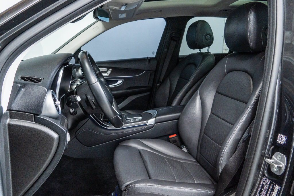Used 2021 Mercedes-Benz GLC 300 4MATIC w/ Multimedia Package image 5