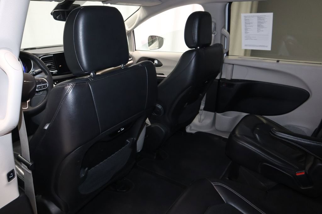 Used 2022 Chrysler Pacifica Touring-L image 20