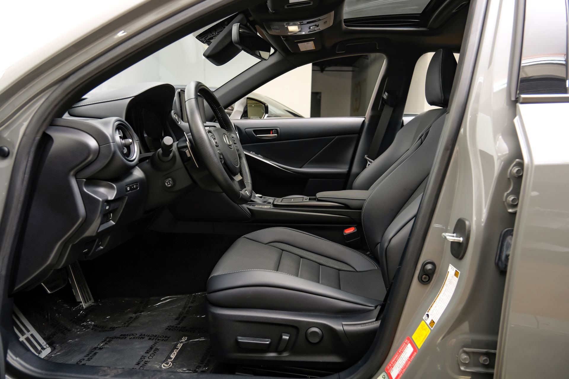 Used 2025 Lexus IS 350 F Sport w/ Navigation Package RWD image 4