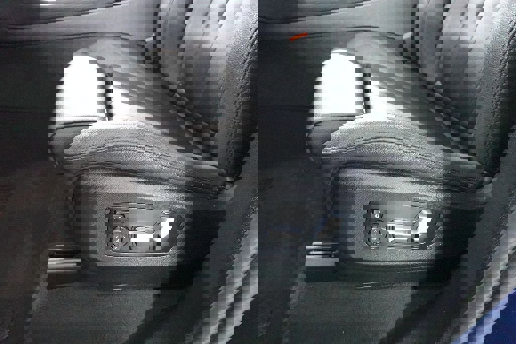 Used 2022 BMW X5 xDrive40i w/ Climate Comfort Package image 11