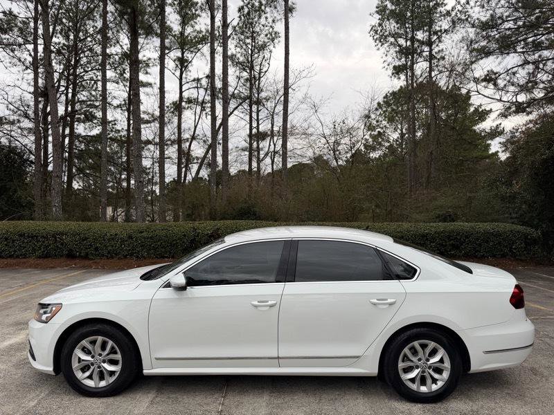 Used 2017 Volkswagen Passat 1.8T S image 4
