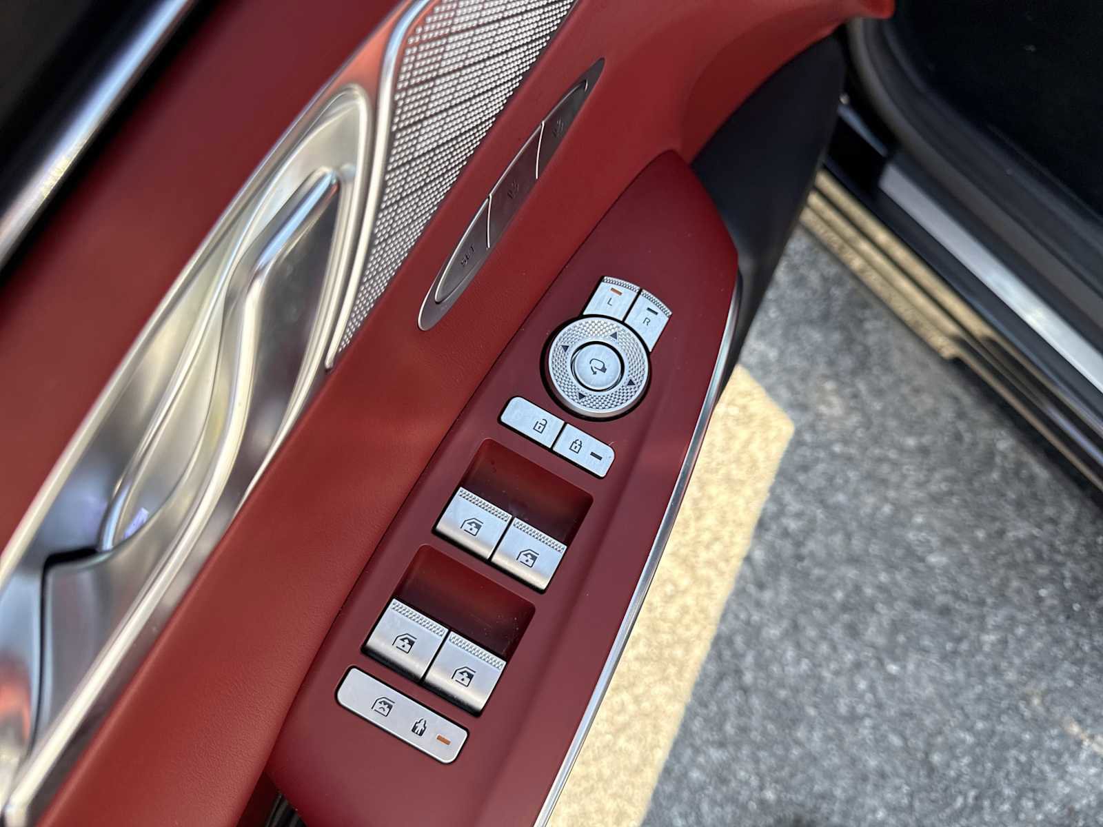 Used 2024 Genesis GV70 3.5T Sport image 26