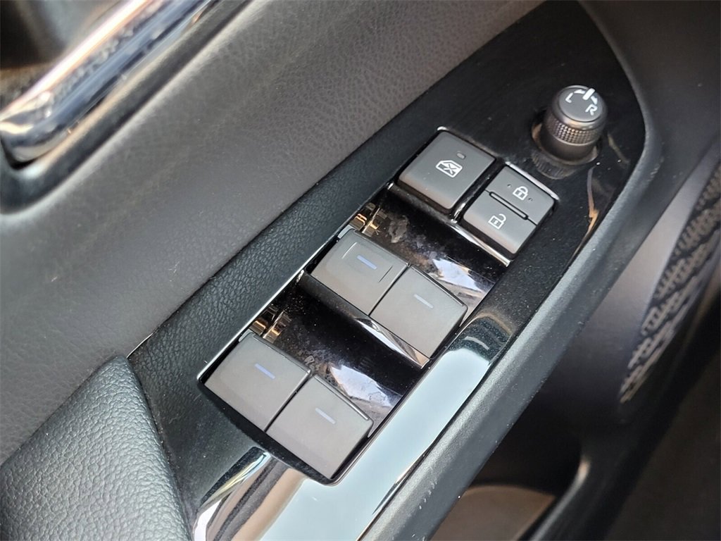 Used 2019 Toyota Prius L Eco image 21