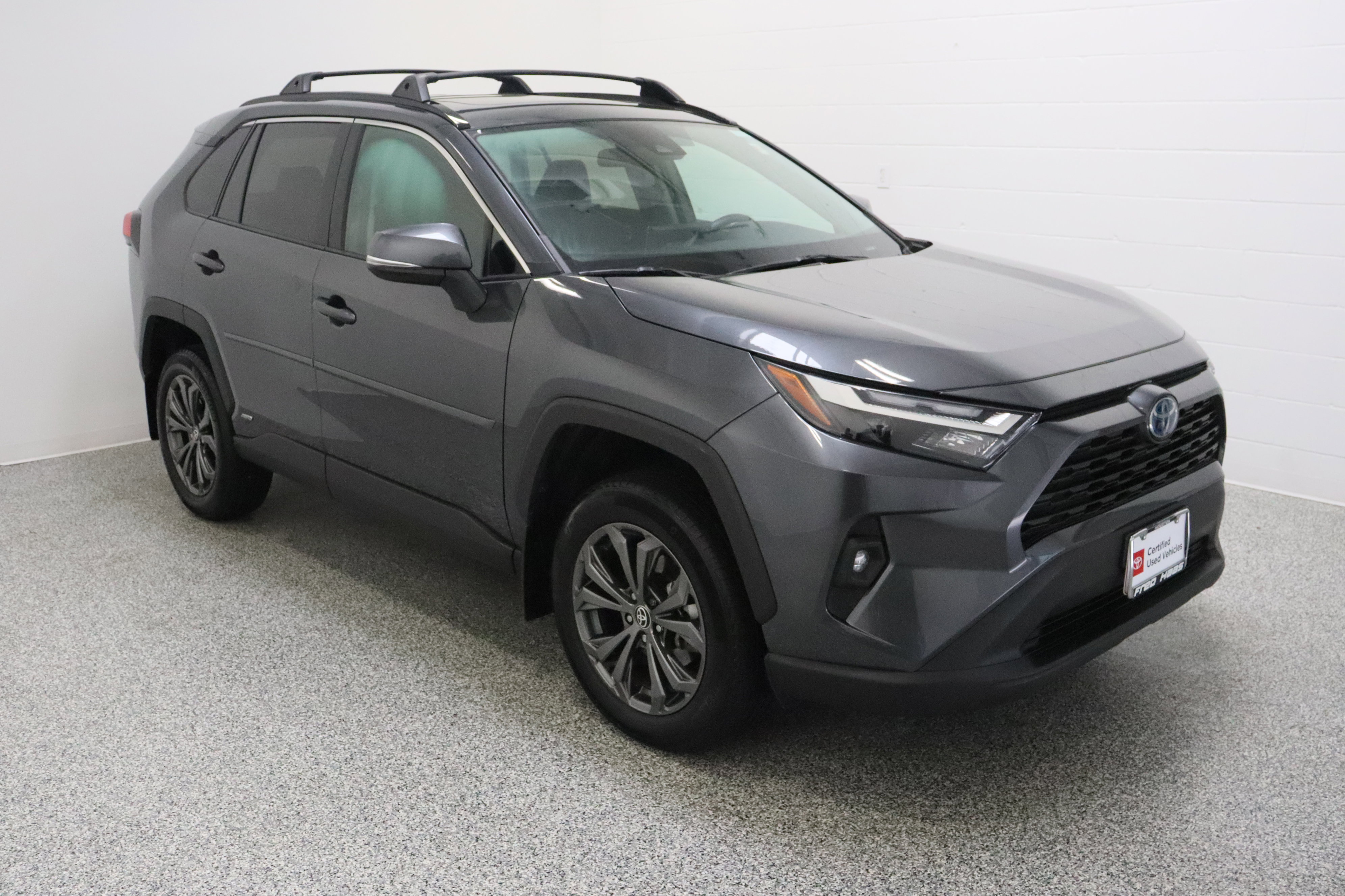 Used 2023 Toyota RAV4 XLE Premium AWD/4WD image 4