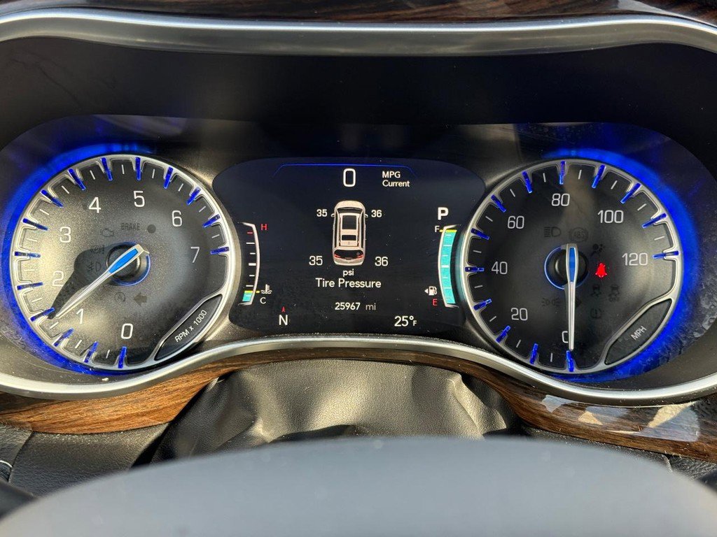 Used 2024 Chrysler Pacifica Limited w/ Uconnect Theater Family Group image 22