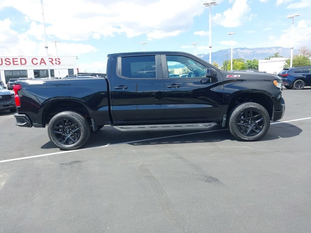 Used 2025 Chevrolet Silverado 1500 LT Trail Boss w/ Convenience Package II AWD/4WD image 2