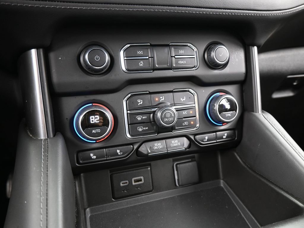 Used 2024 Chevrolet Suburban LT image 25