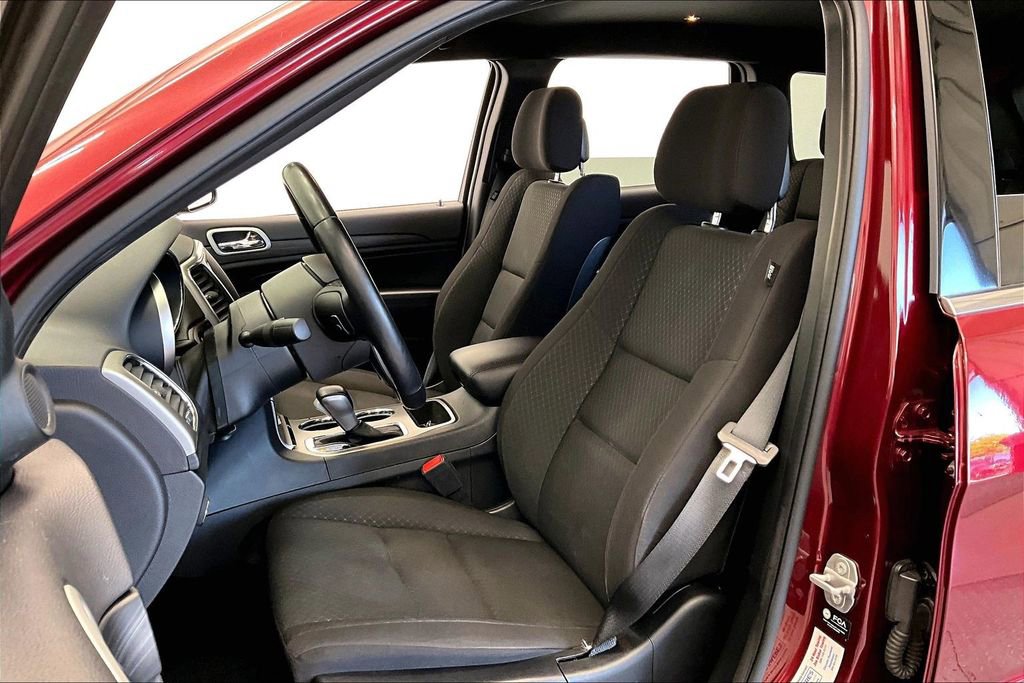 Used 2021 Jeep Grand Cherokee Laredo w/ Security & Convenience Group AWD/4WD image 24