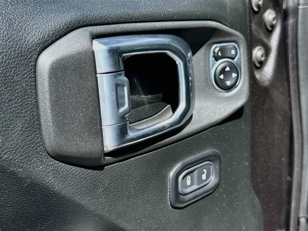 Used 2021 Jeep Gladiator Sport AWD/4WD image 22