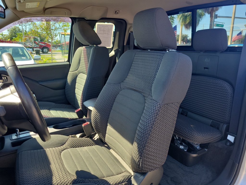 Used 2017 Nissan Frontier SV w/ SV Value Truck Package AWD/4WD image 14