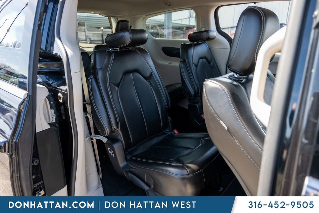 Used 2023 Chrysler Pacifica Touring-L image 27