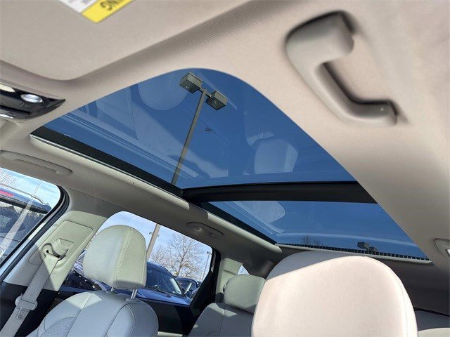 Used 2023 Kia Sorento SX image 16