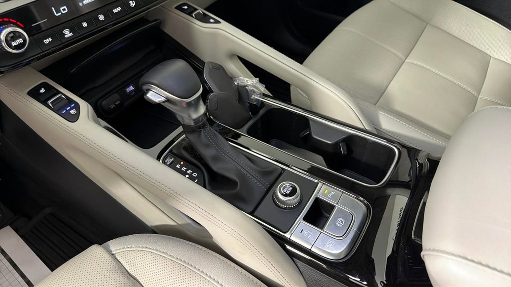 Used 2024 Kia Telluride EX w/ EX Captain's Chair Package FWD image 23