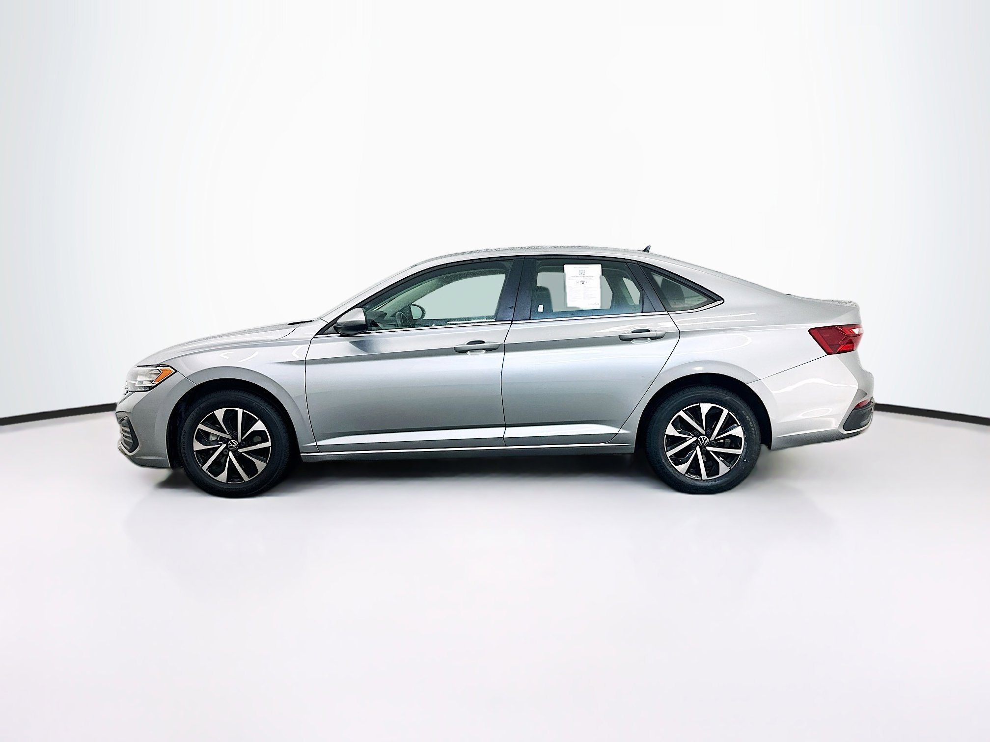 Used 2024 Volkswagen Jetta S image 4