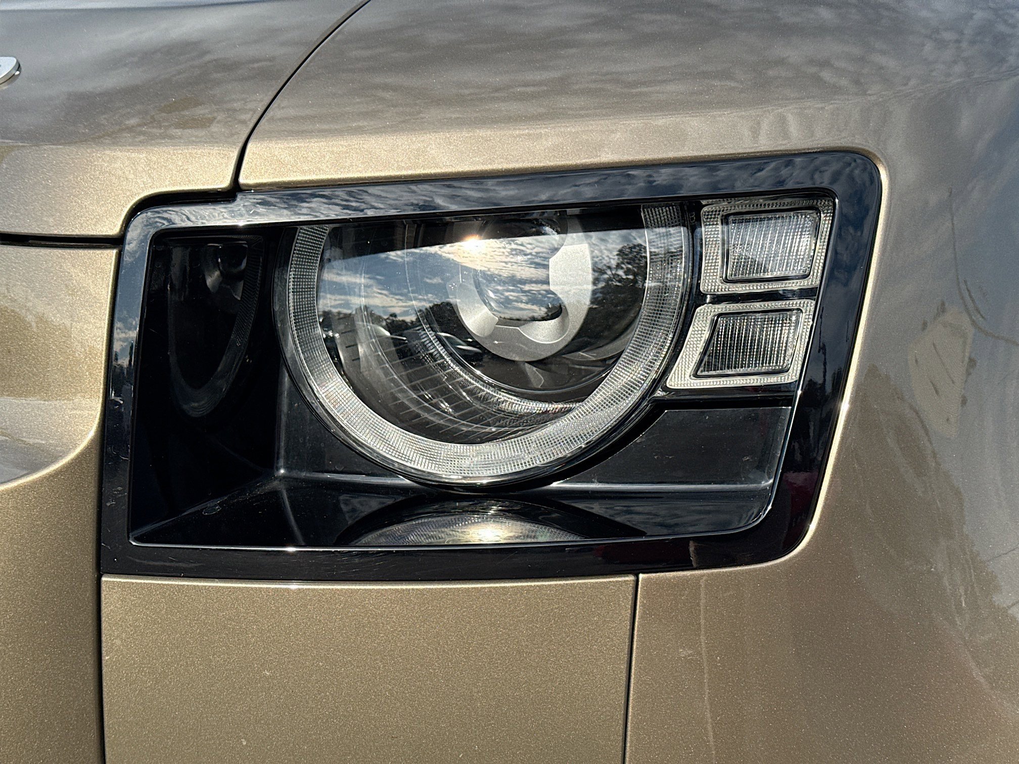 Certified 2022 Land Rover Defender 110 XS Edition image 9