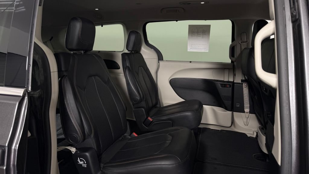 Used 2018 Chrysler Pacifica Touring-L w/ Premium Audio Group FWD image 30