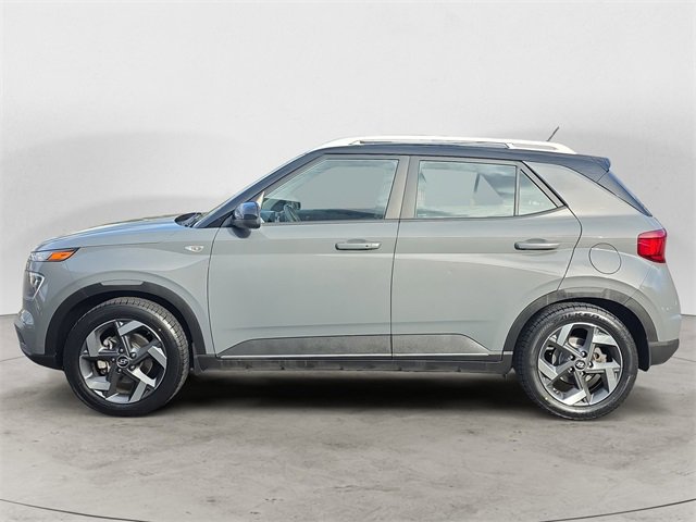 Used 2023 Hyundai Venue Limited image 2