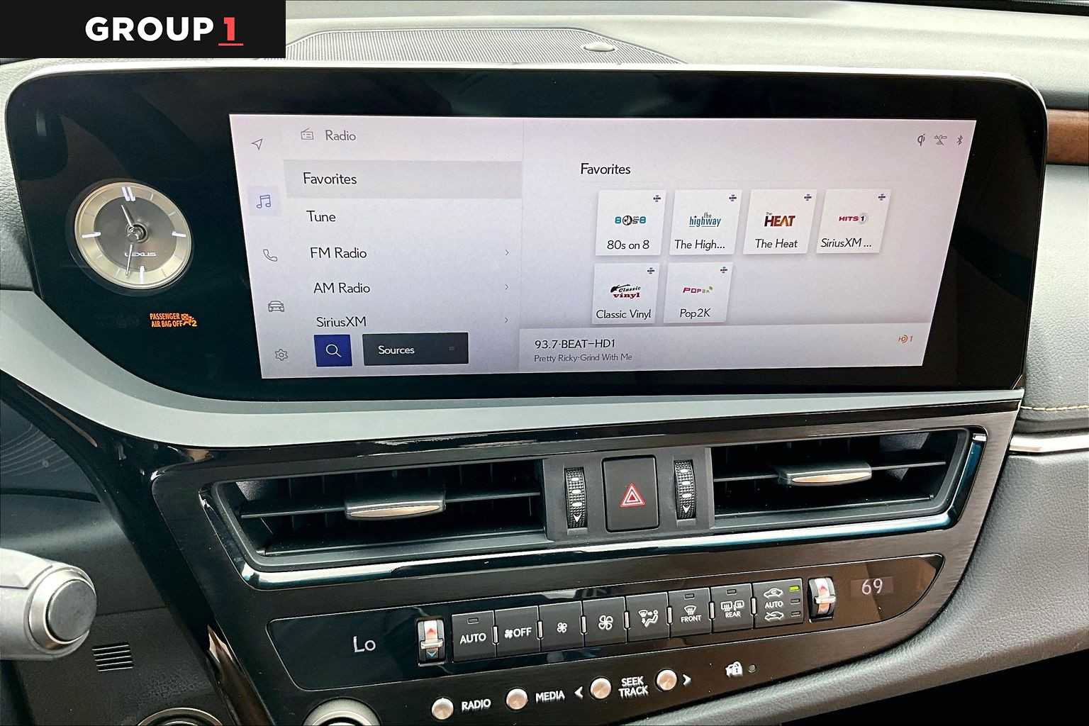 Certified 2023 Lexus ES 350 w/ Premium Package image 31