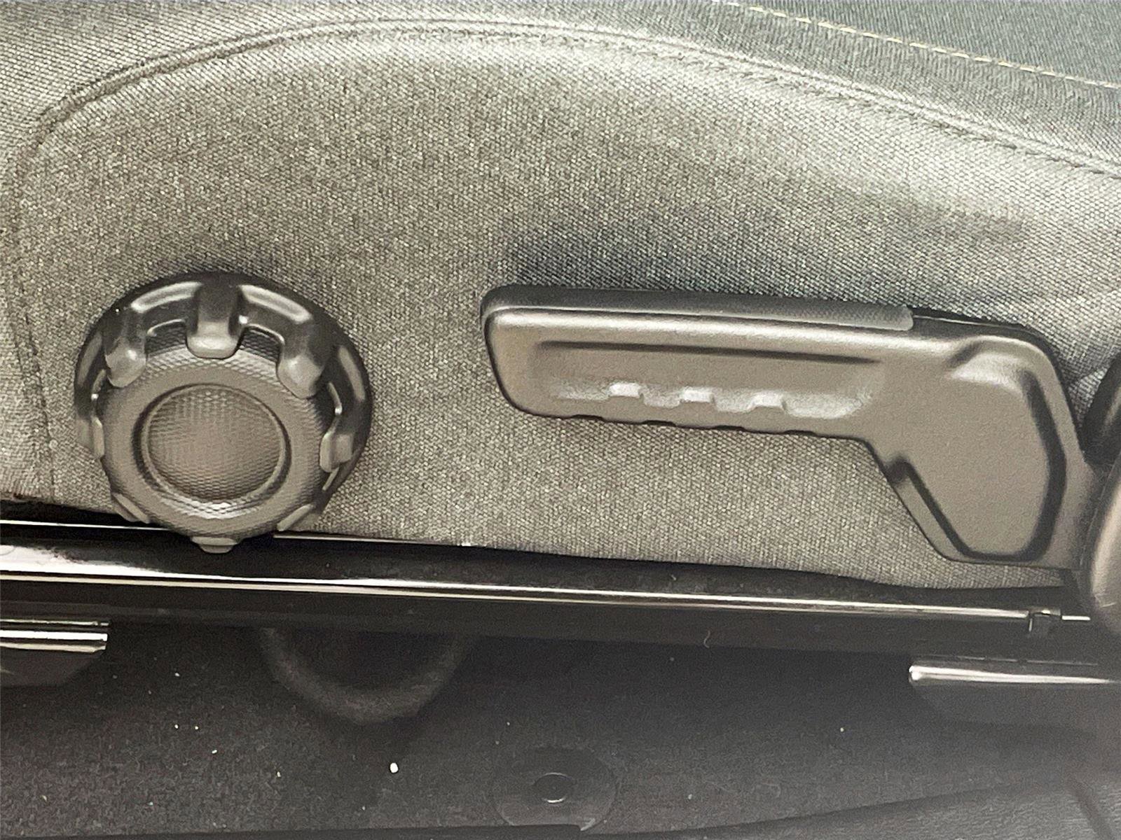 Used 2024 Jeep Wrangler Sport S image 19