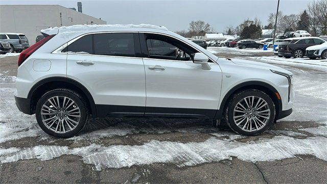 Used 2024 Cadillac XT4 Premium Luxury image 3