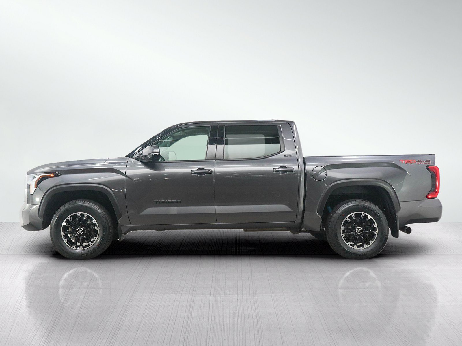 Used 2022 Toyota Tundra SR5 AWD/4WD image 2