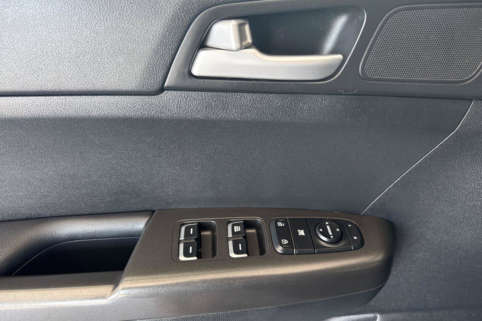 Used 2019 Kia Sportage LX FWD image 11