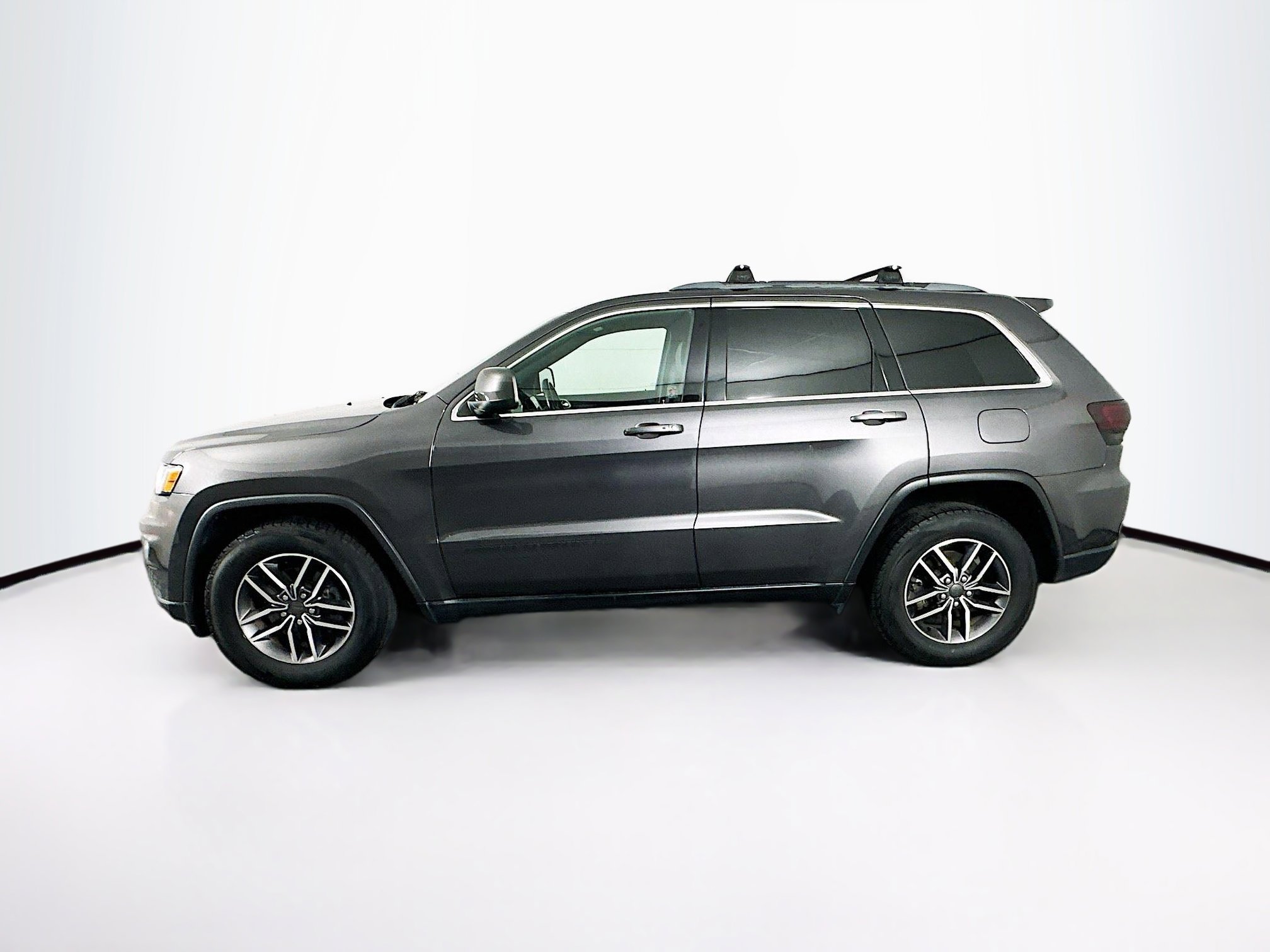 Used 2020 Jeep Grand Cherokee Laredo w/ Laredo X Package image 4