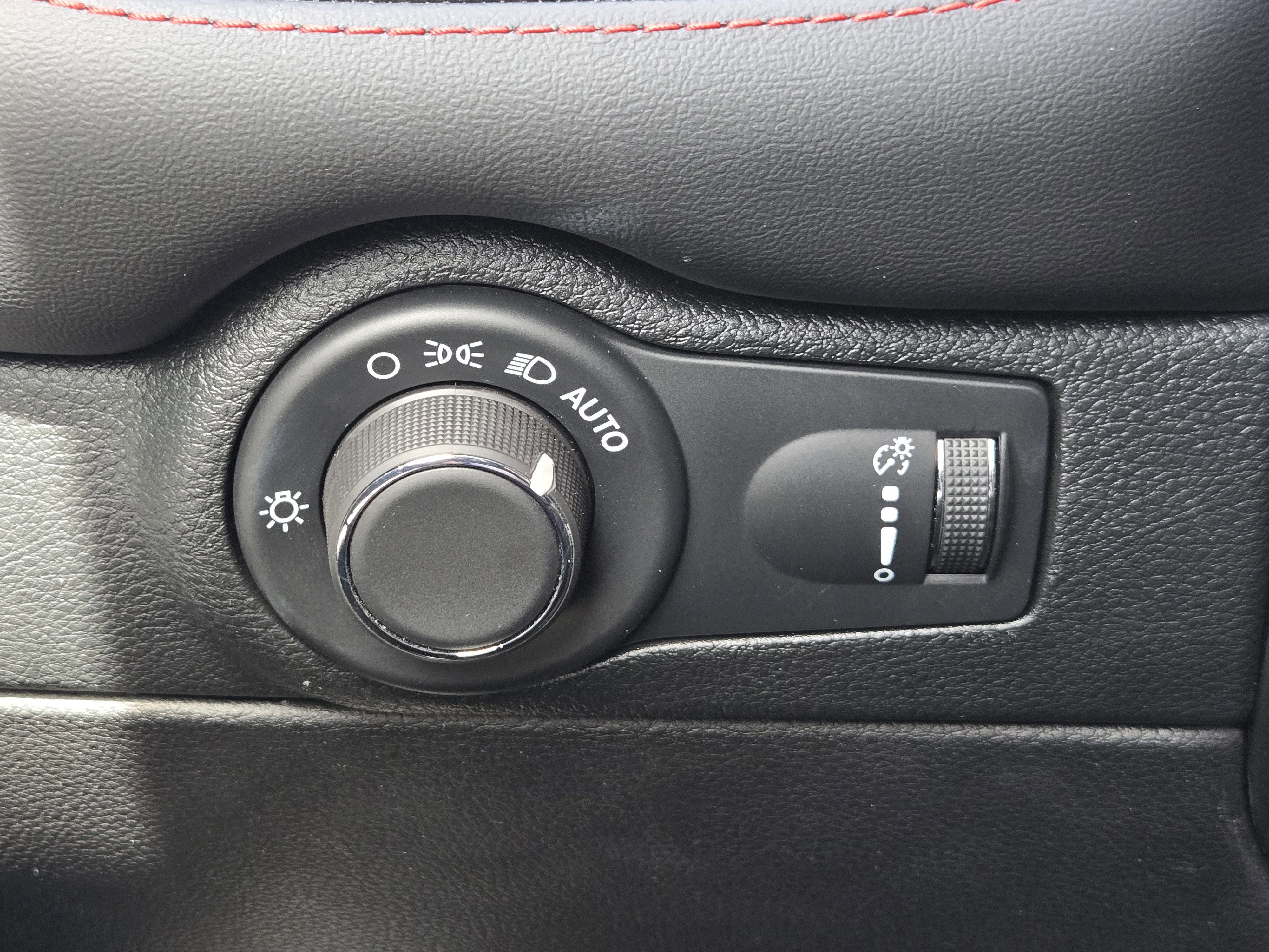 Used 2024 Dodge Durango GT image 25