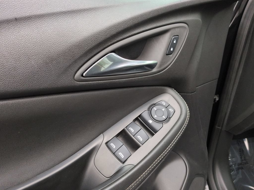 Used 2025 Buick Encore GX Preferred FWD image 25
