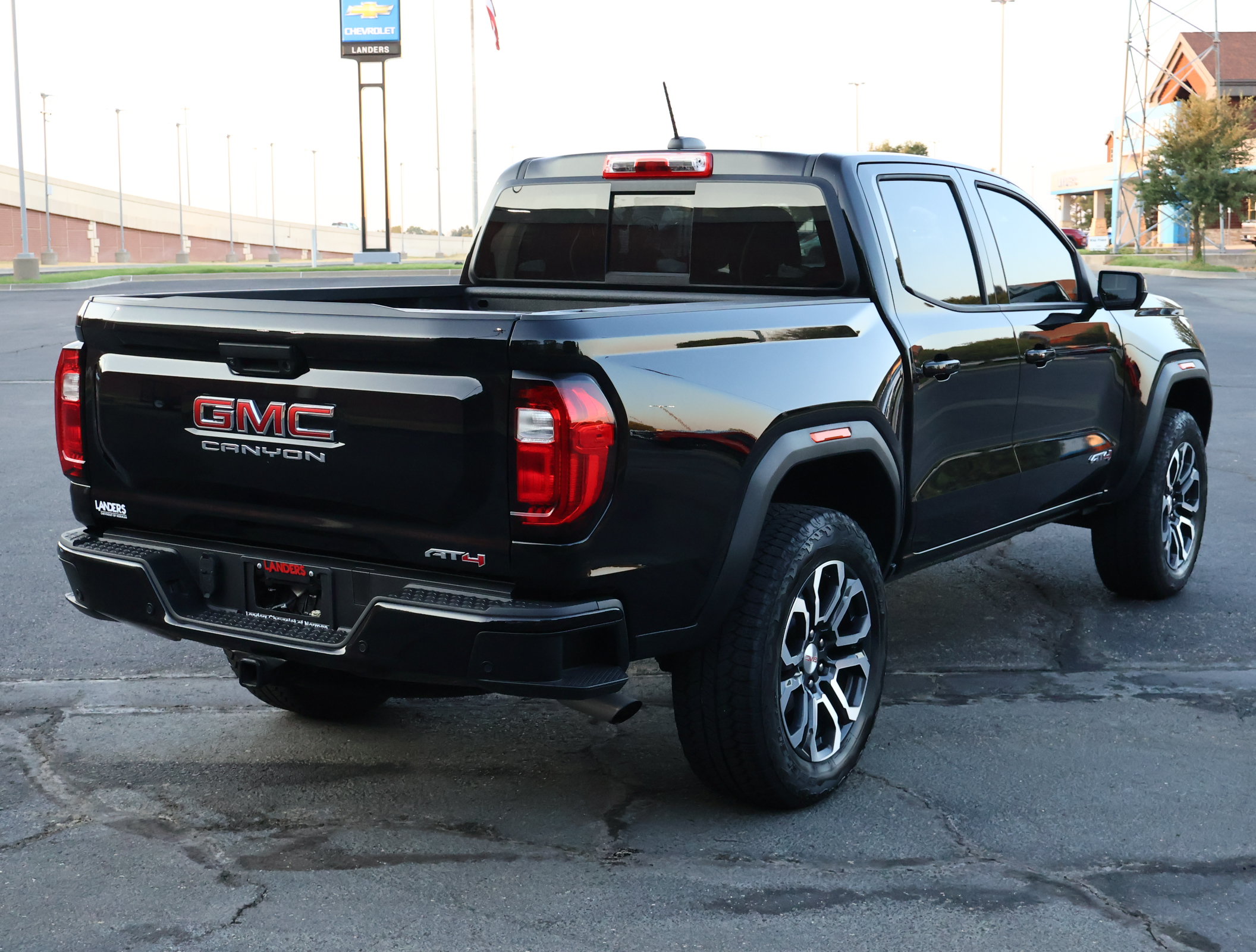 Used 2024 GMC Canyon AT4 w/ Technology Package AWD/4WD image 30