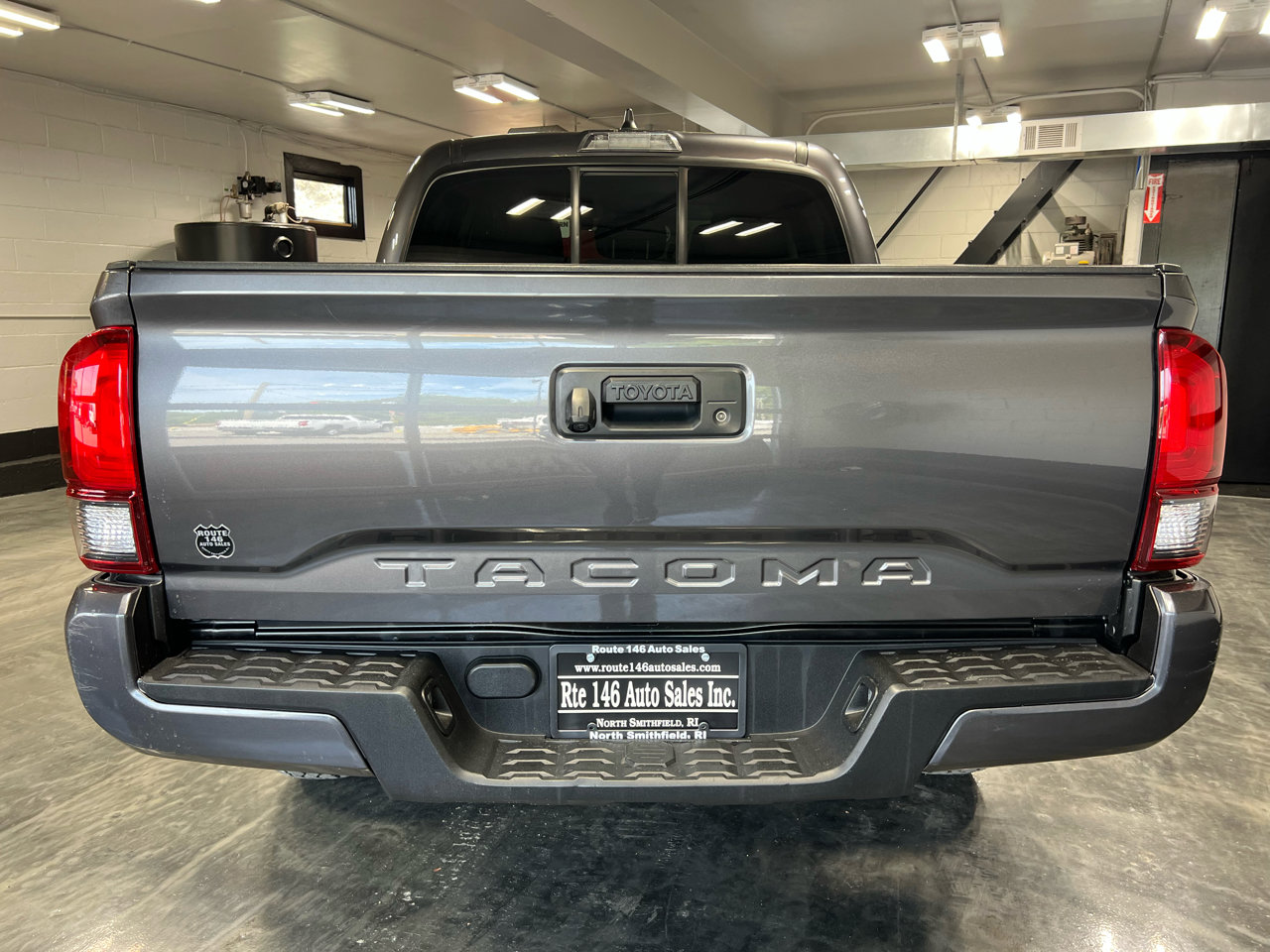 Used 2020 Toyota Tacoma SR image 9