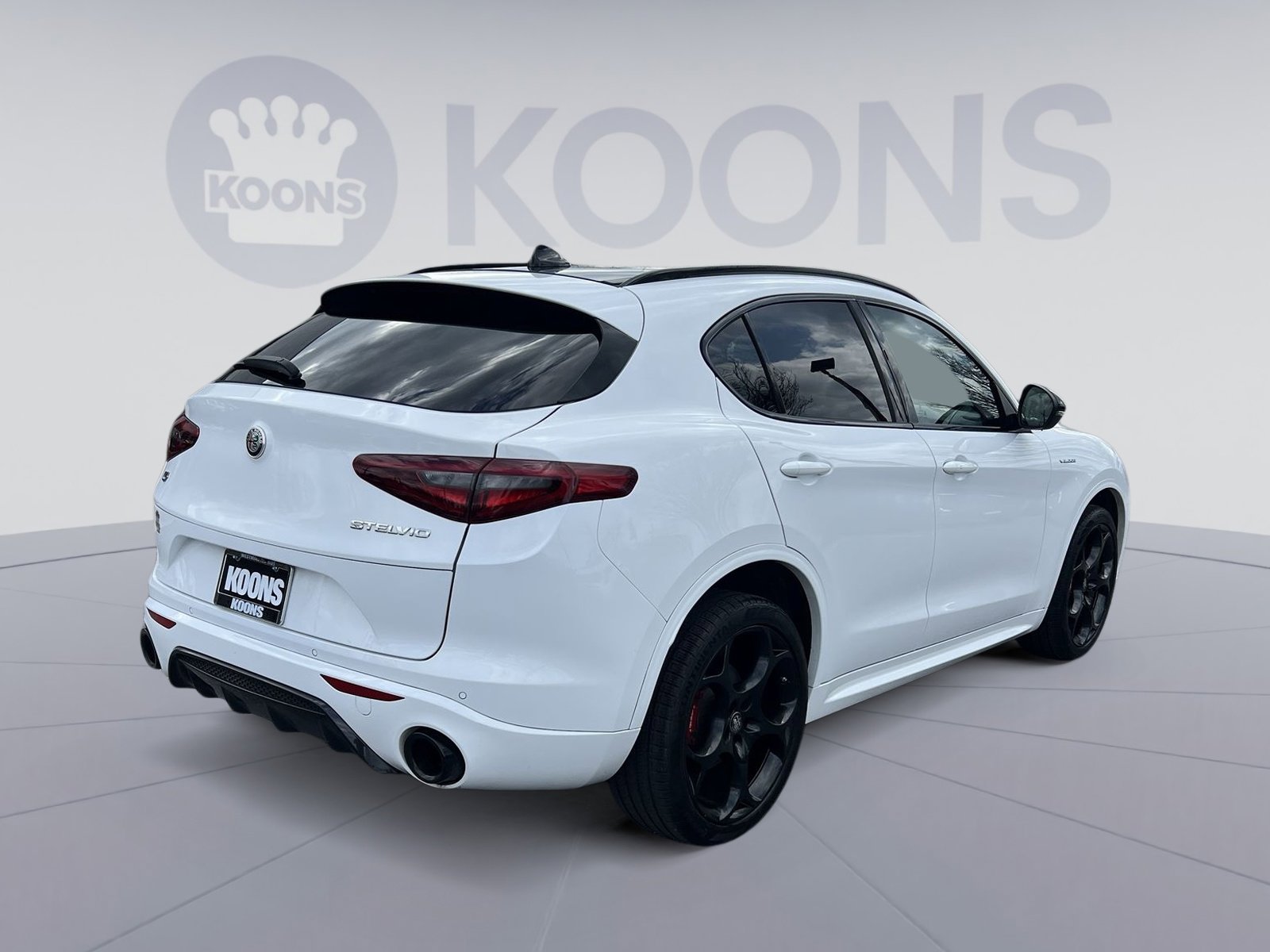 Used 2023 Alfa Romeo Stelvio Veloce image 7