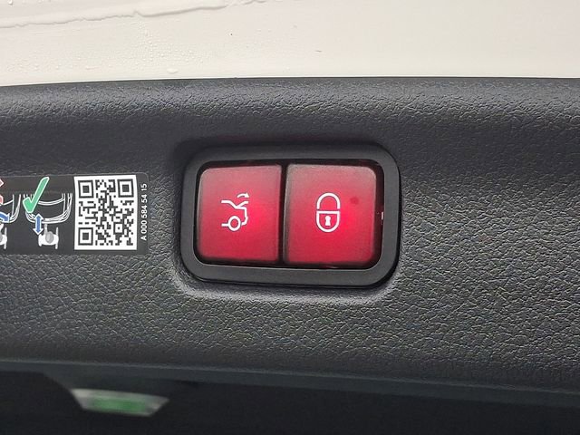 Used 2025 Mercedes-Benz C 300 4MATIC Sedan image 33