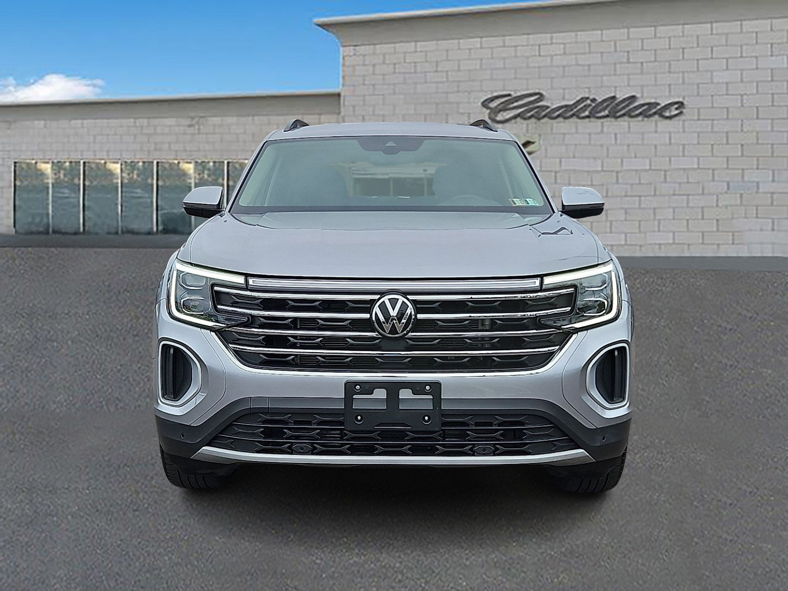 Used 2024 Volkswagen Atlas SE AWD/4WD image 2