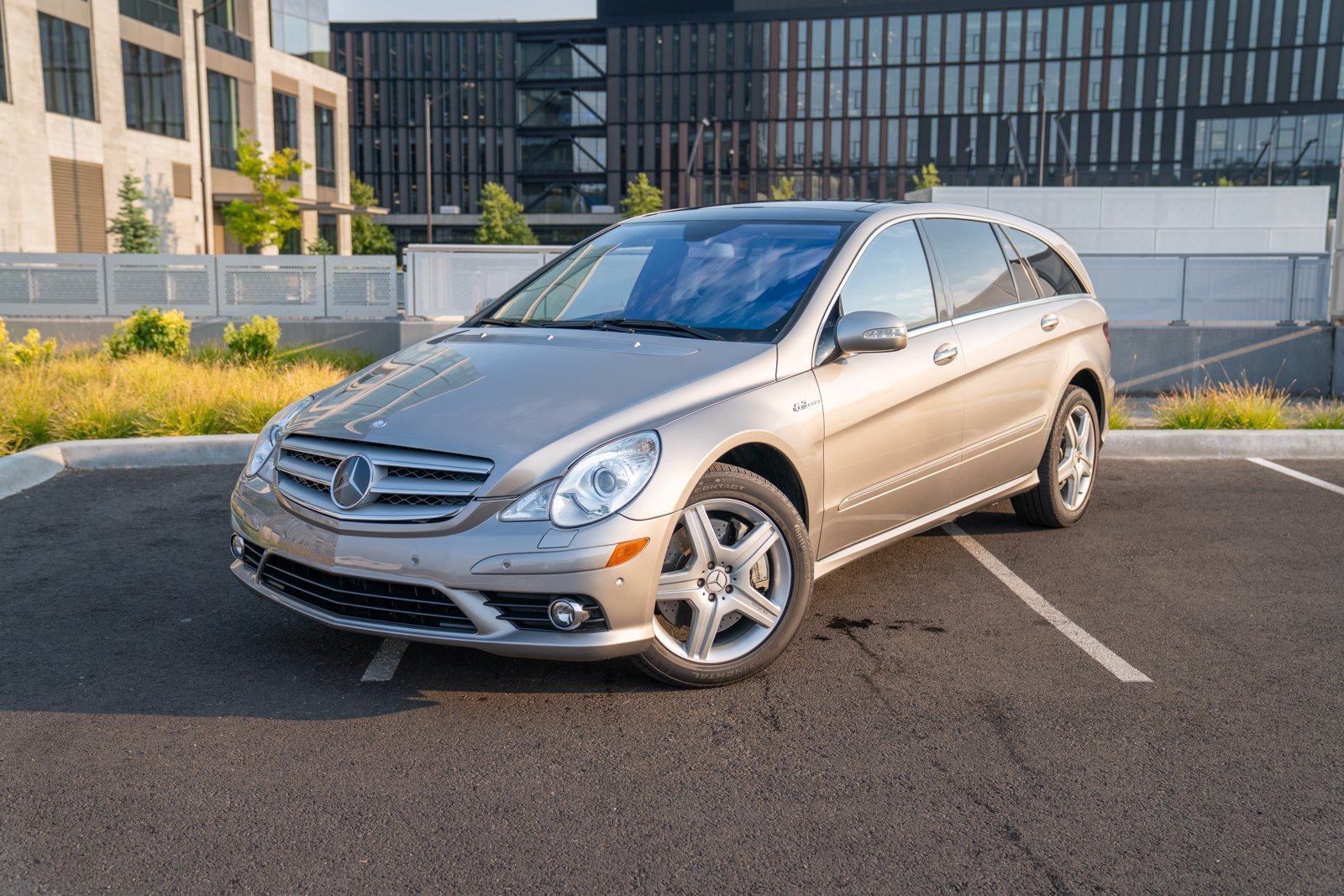 Used 2007 Mercedes-Benz R 63 AMG 4MATIC image 1