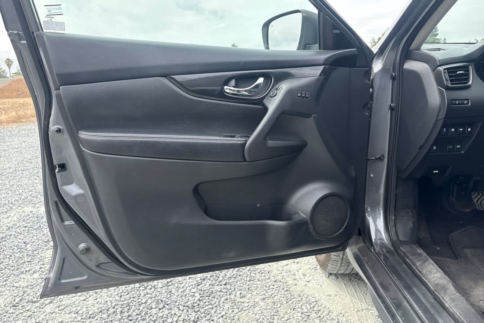 Used 2019 Nissan Rogue SL FWD image 15