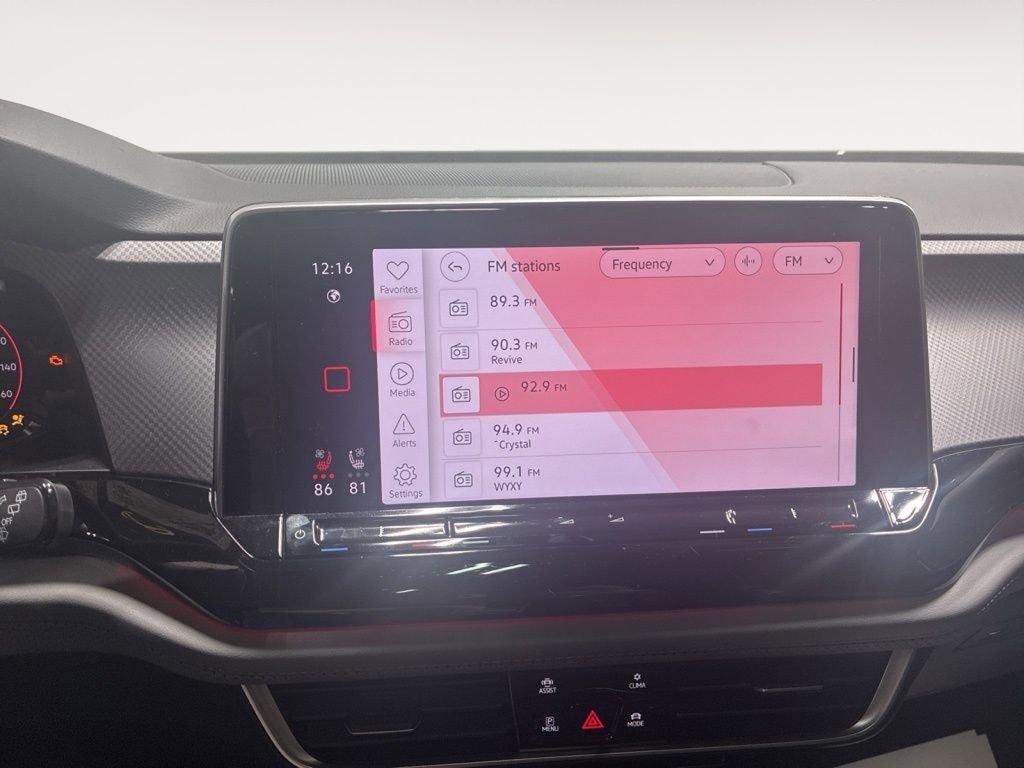 Used 2025 Volkswagen Atlas Peak Edition SE image 12