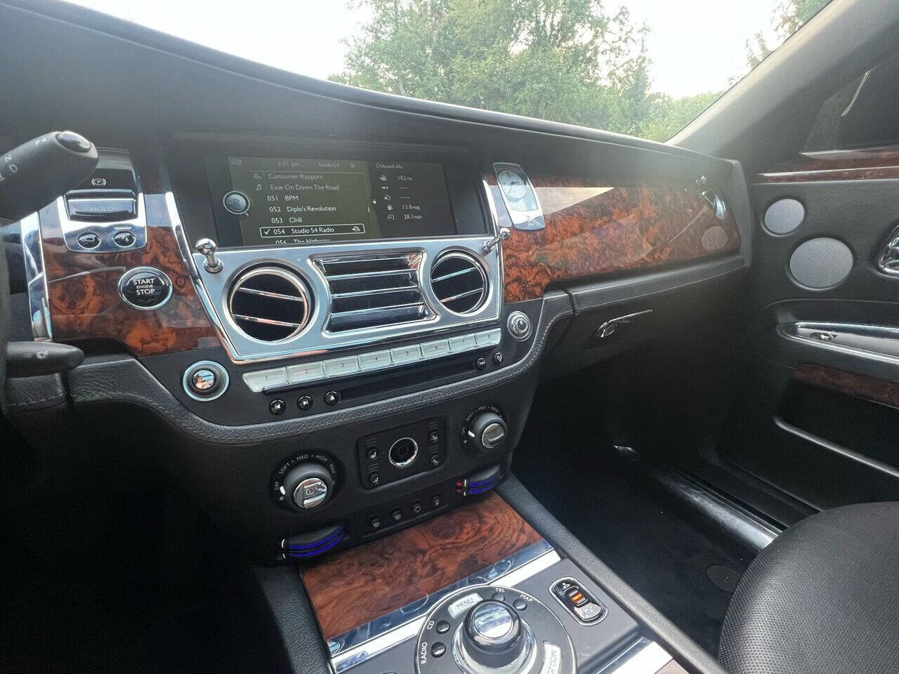 Used 2013 Rolls-Royce Ghost image 23