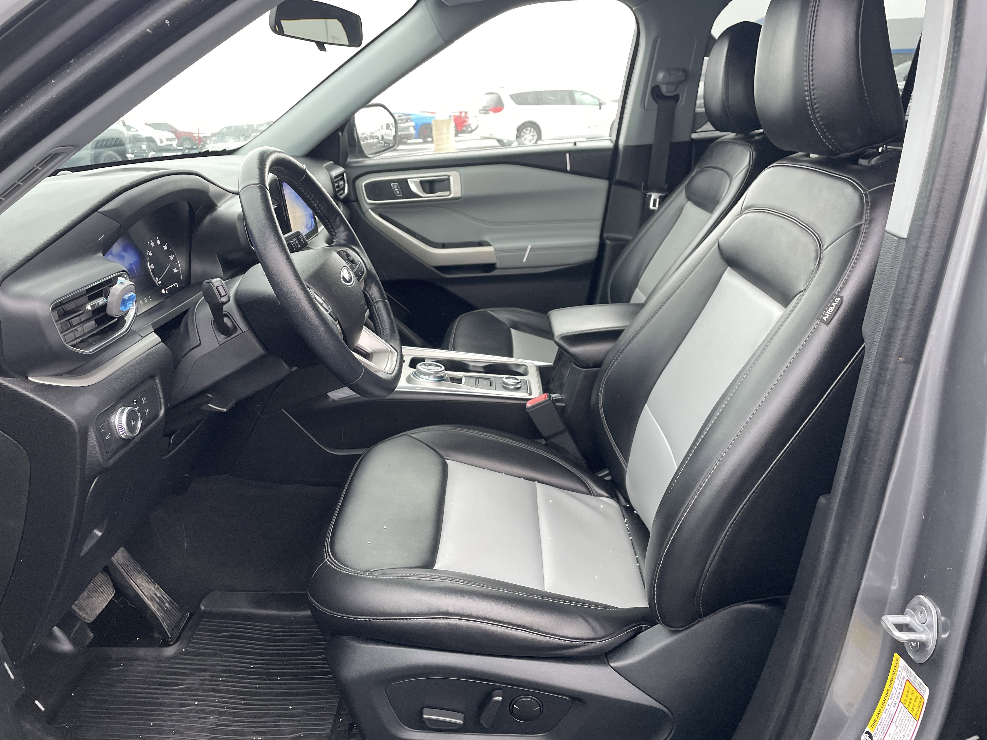 Used 2022 Ford Explorer XLT w/ Equipment Group 202A image 18