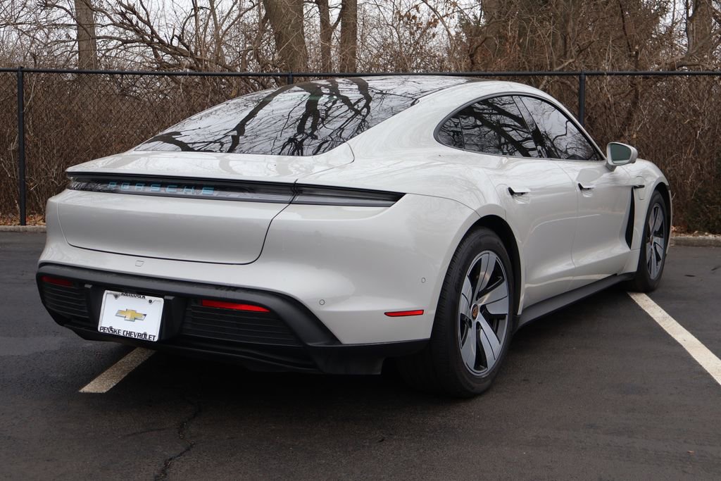 Used 2022 Porsche Taycan image 8