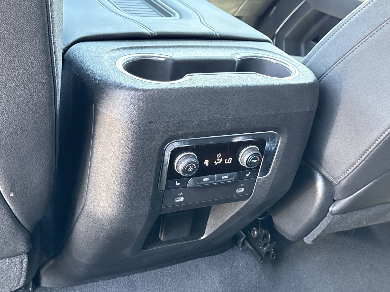 Used 2023 Chevrolet Tahoe LT w/ Luxury Package RWD image 13