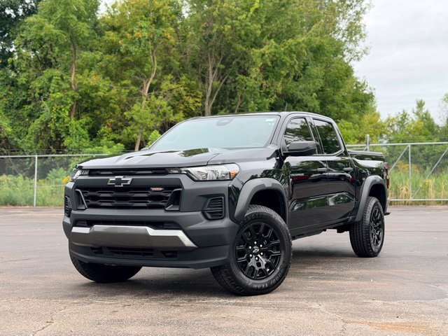 Used 2023 Chevrolet Colorado Trail Boss w/ Advanced Trailering Package AWD/4WD image 2
